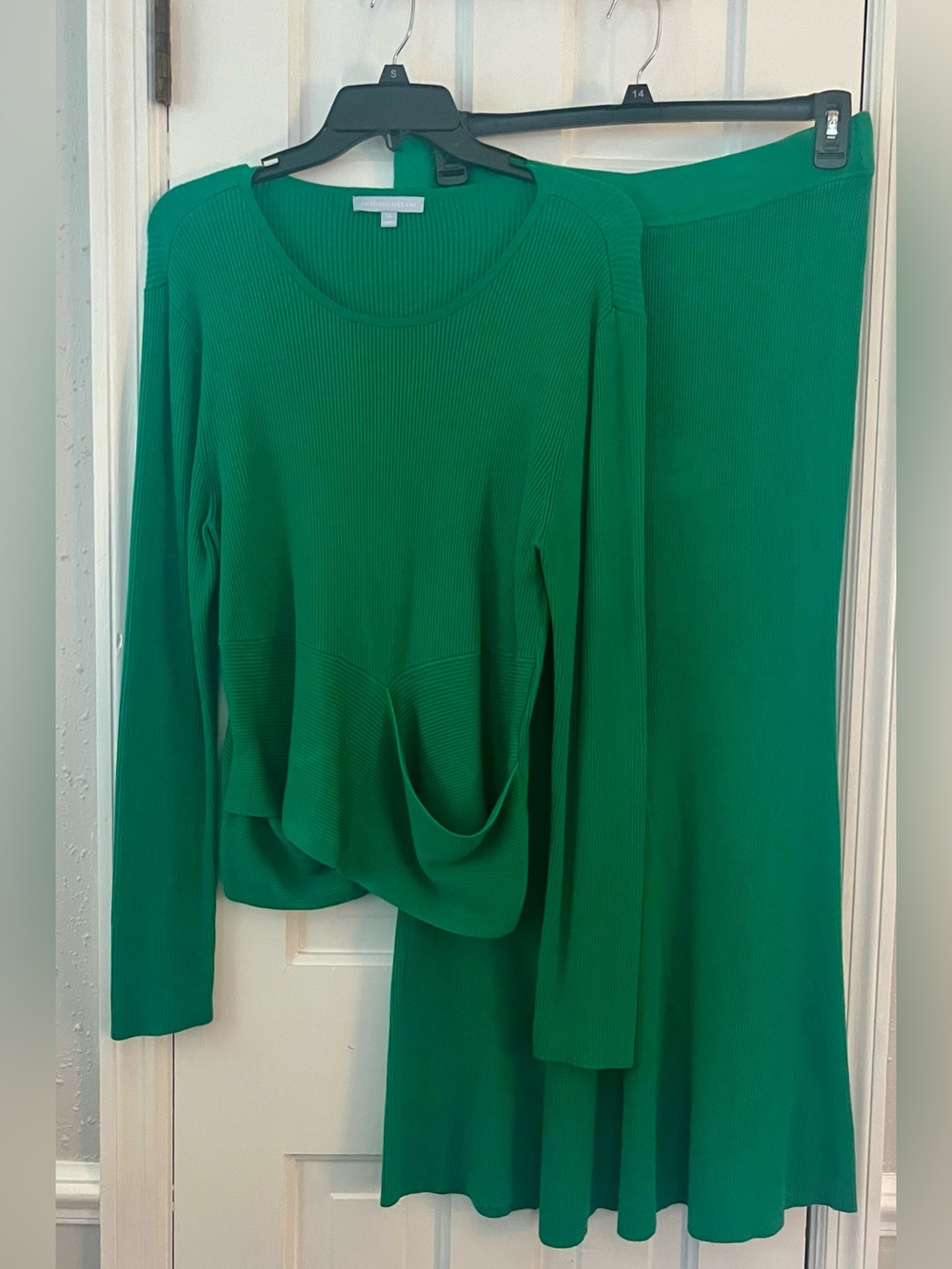 ANTONIO MELANI Brianna, like-new 2-piece knit sweater and Skirt Set. Size: XL